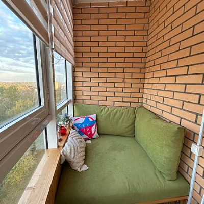 Зеленый матрас и подушки на балкон для зоны отдыха, на заказ любого размера и цвета от фабрики Гливер. Отзыв клиента, высокий рейтинг, 5 звезд. 